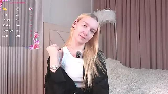 Try sweet performer KrishnaSimmons KrishnaSimmons from StripChat