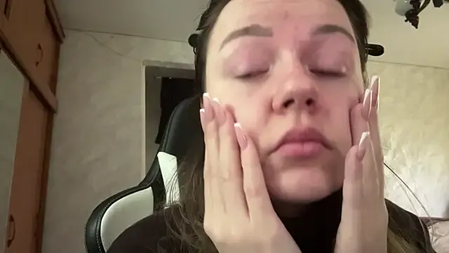 LeslySerna — air kiss