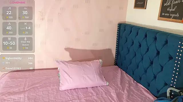 Gorgeous littleebonymommy from StripChat littleebonymommy from StripChat
