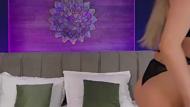 LoraDevine — Spit play