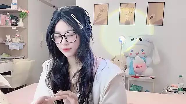 Luminous163 from StripChat