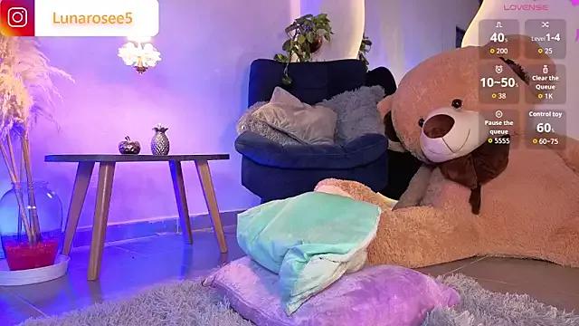 Join 23 years old LunaRose5 from StripChat LunaRose5 from StripChat