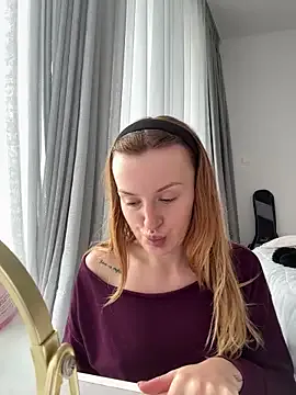 madlynn — Blow dildo with naked boobs