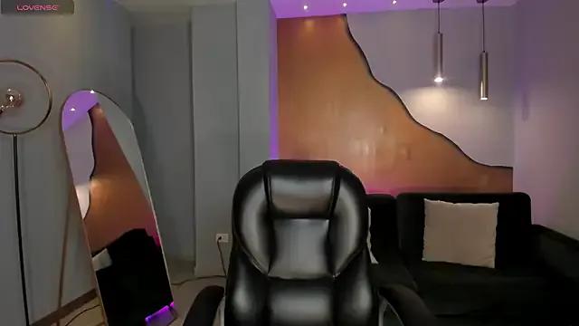 MiaLaurence from StripChat