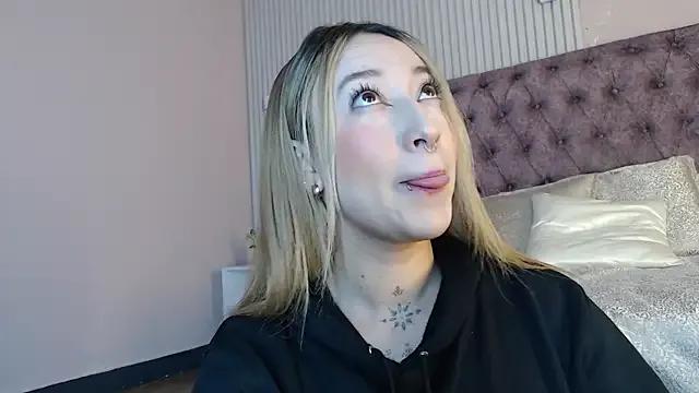 MollyCruz on StripChat 