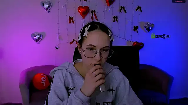 mona_cloud — show boobs