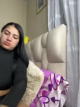 PaulinaDuarte — Bounce my boobs in your face