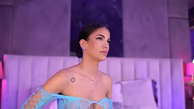 Admire gorgeous performer RaisaKali RaisaKali from StripChat