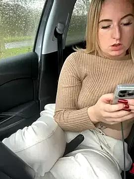 RebeccaSquirtsXXX from StripChat