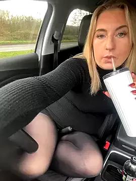 RebeccaSquirtsXXX from StripChat