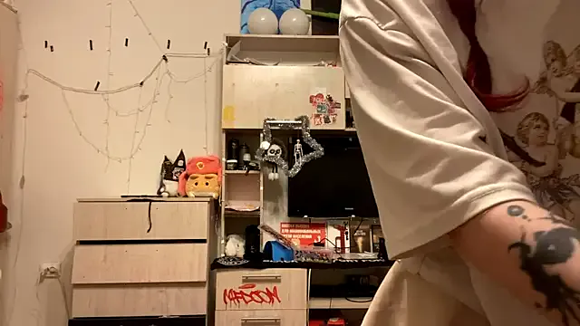 RedHeadCat — Show my tongue closeup