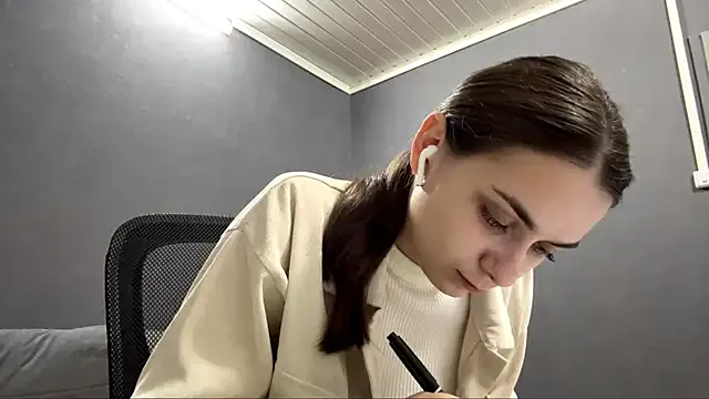 SarahHeadly — show my nails