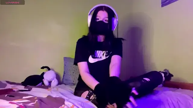 shikowaifu — completely naked the entire stream