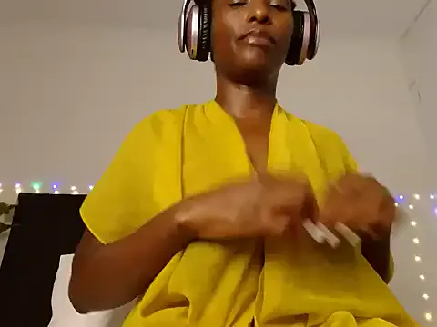 SoftRosee — MAKE ME FEEL LIKE YOUR DREAM GIRL.