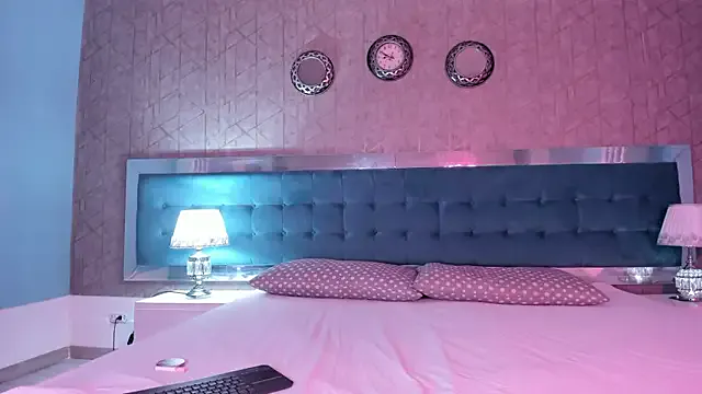 TinyRosee — squeeze my nipples