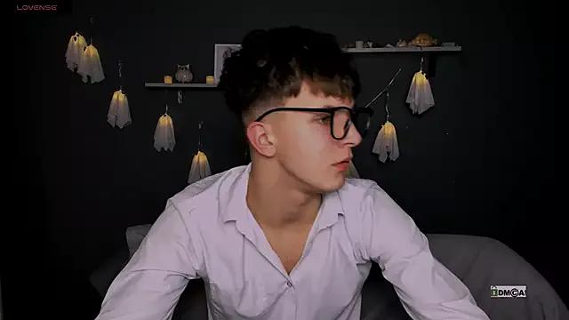 Masturbate to StripChat's Travis_wolf_ travis_wolf_ from StripChat