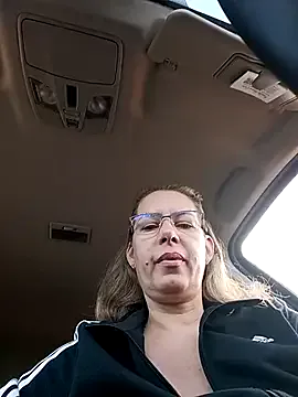 uber_babe — Show boobs outside