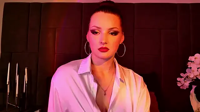 Vixsariaaa — hard-stroke dildo